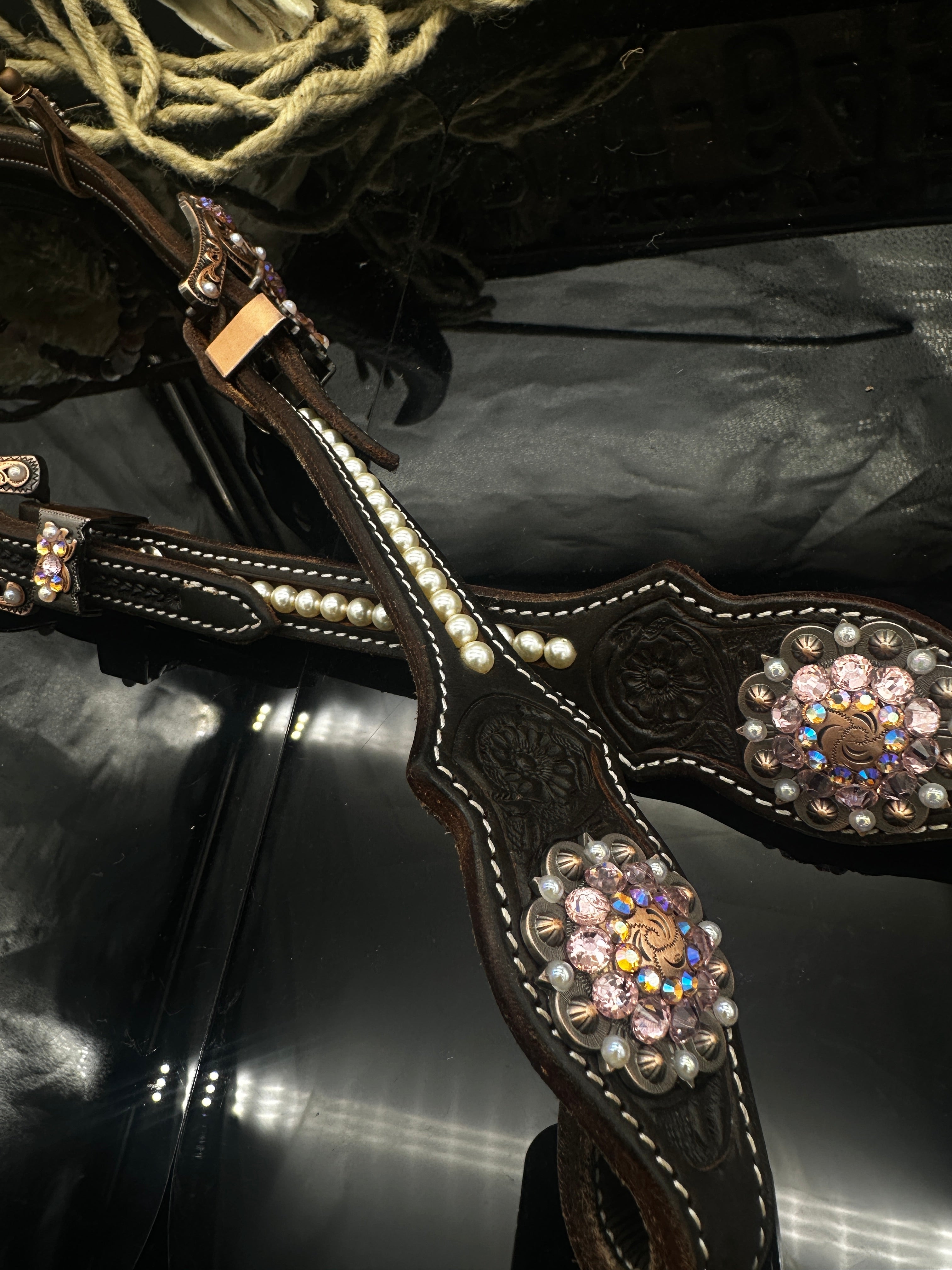Premium | Dark Chestnut western Hoofdstel | Pink & Swarovski pearls