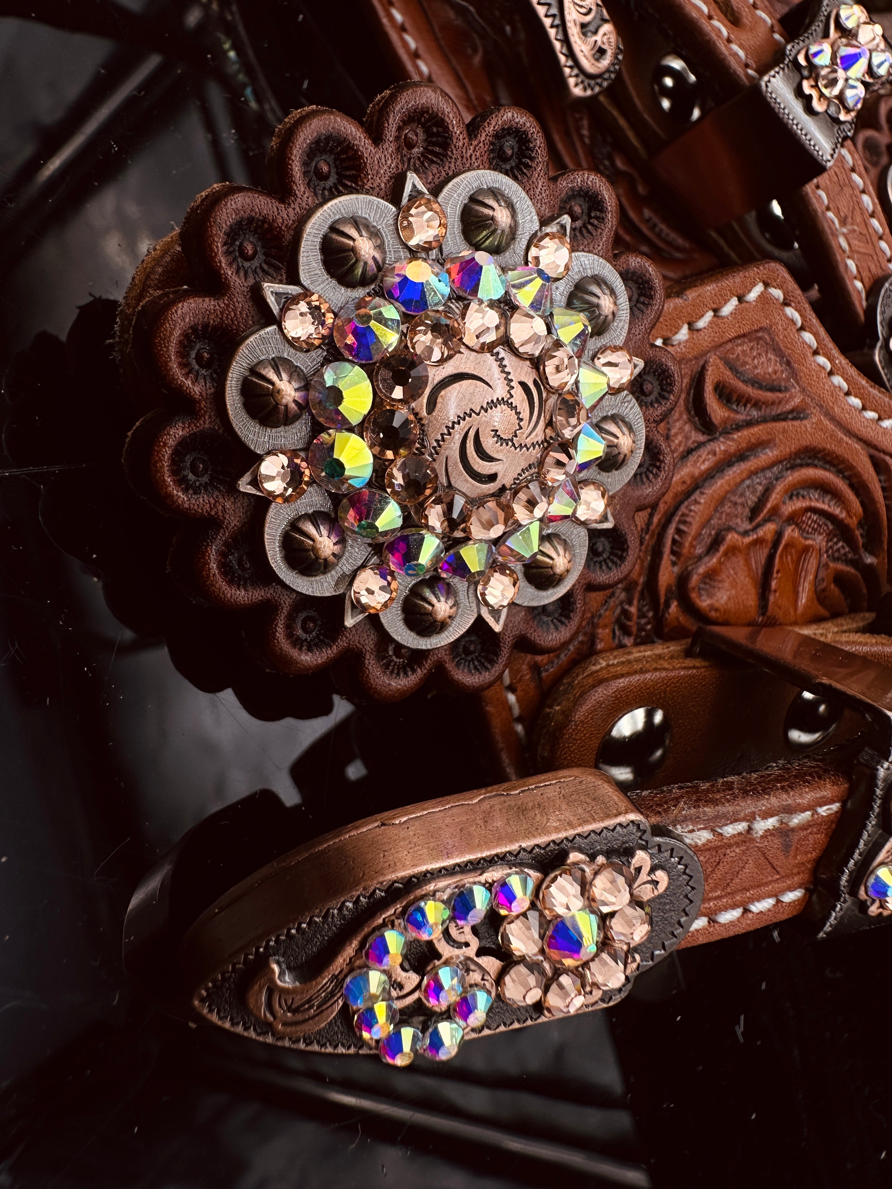Premium | Antique chestnut | Copper, peacht & AB western spurstraps