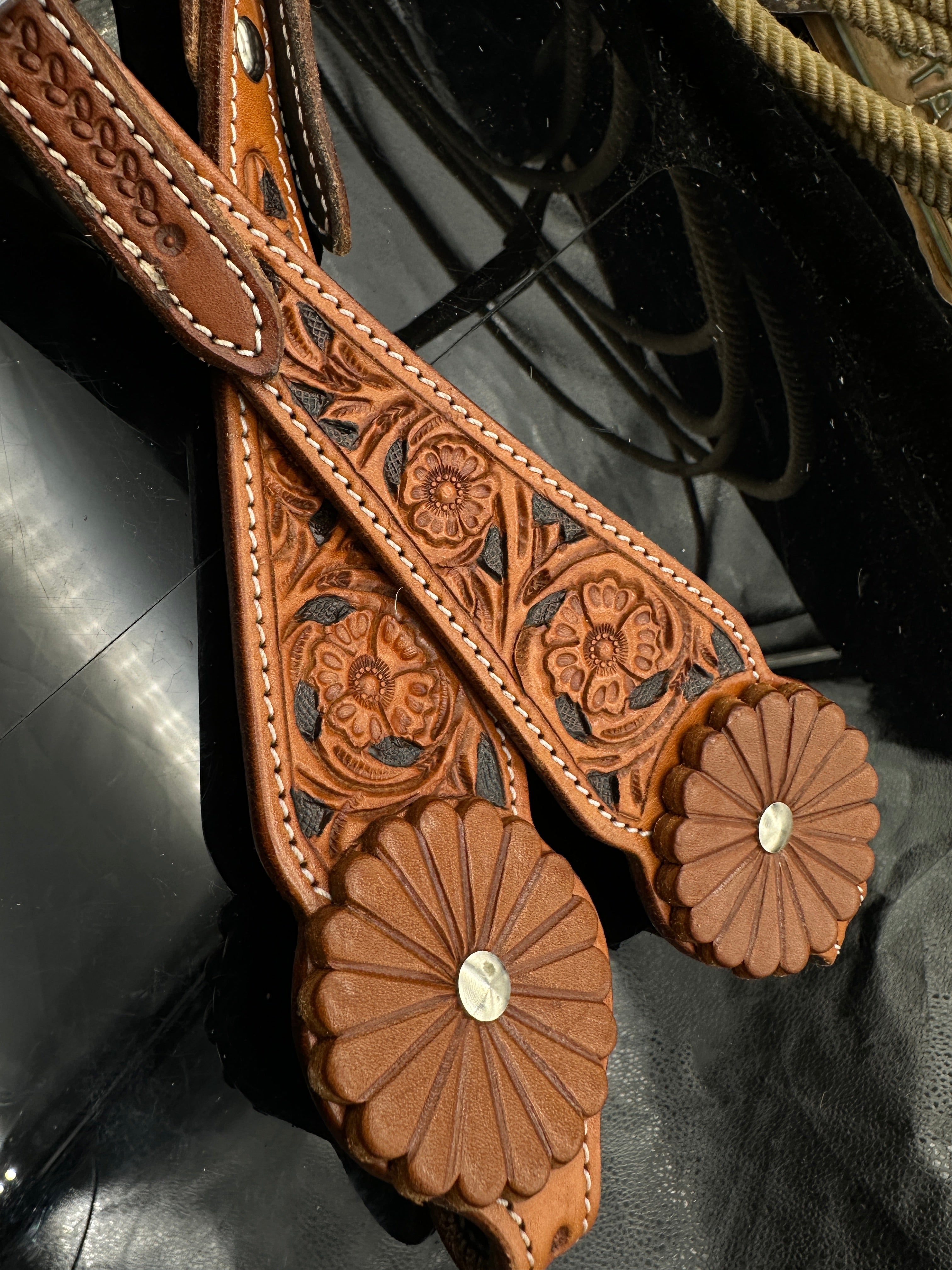 Basic | 2 tone Chestnut | Floral tooled western hoofdstel