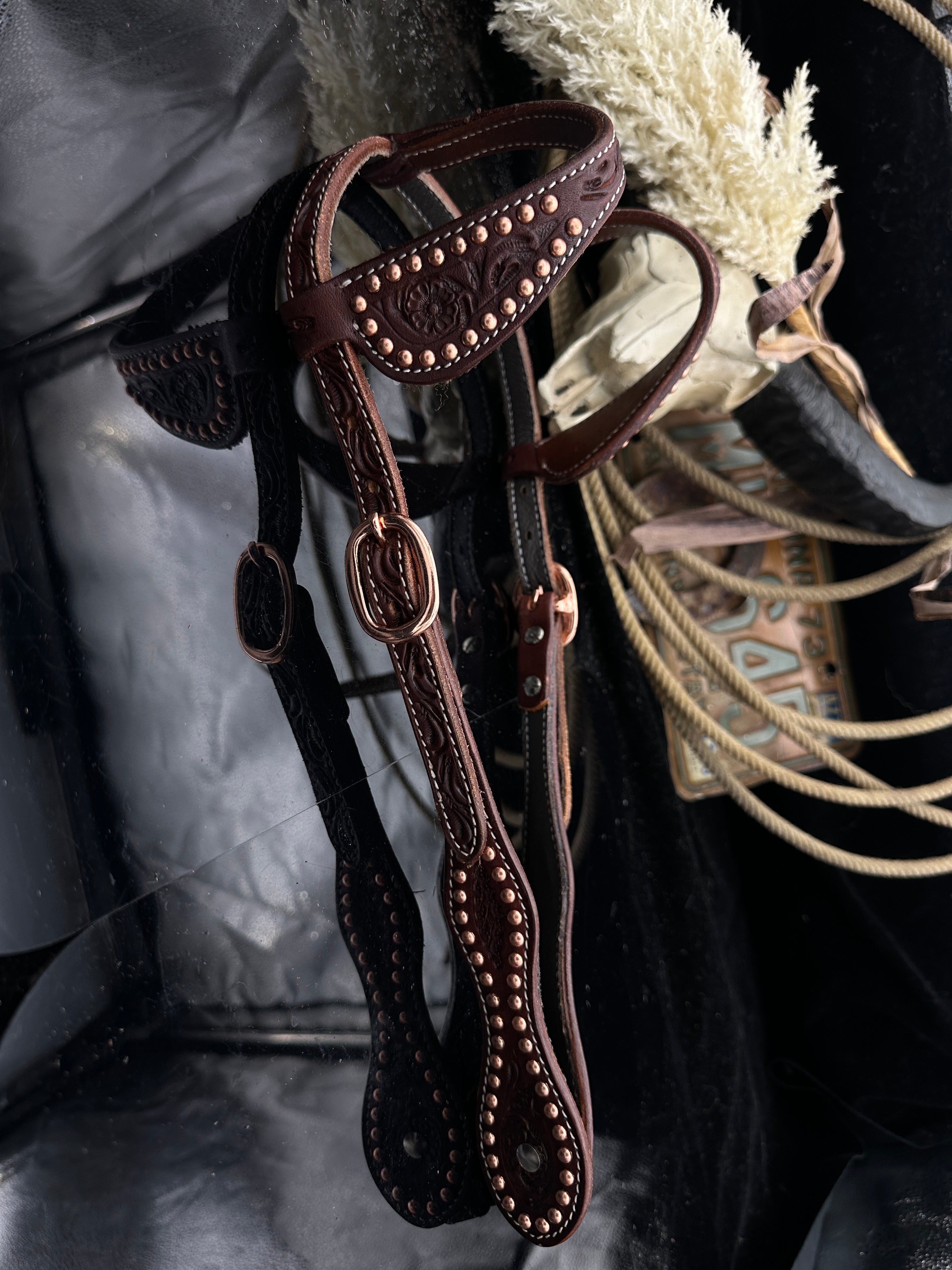 Basic | Dark Chestnut | Rose gold studs | Floral tooled western hoofdstel