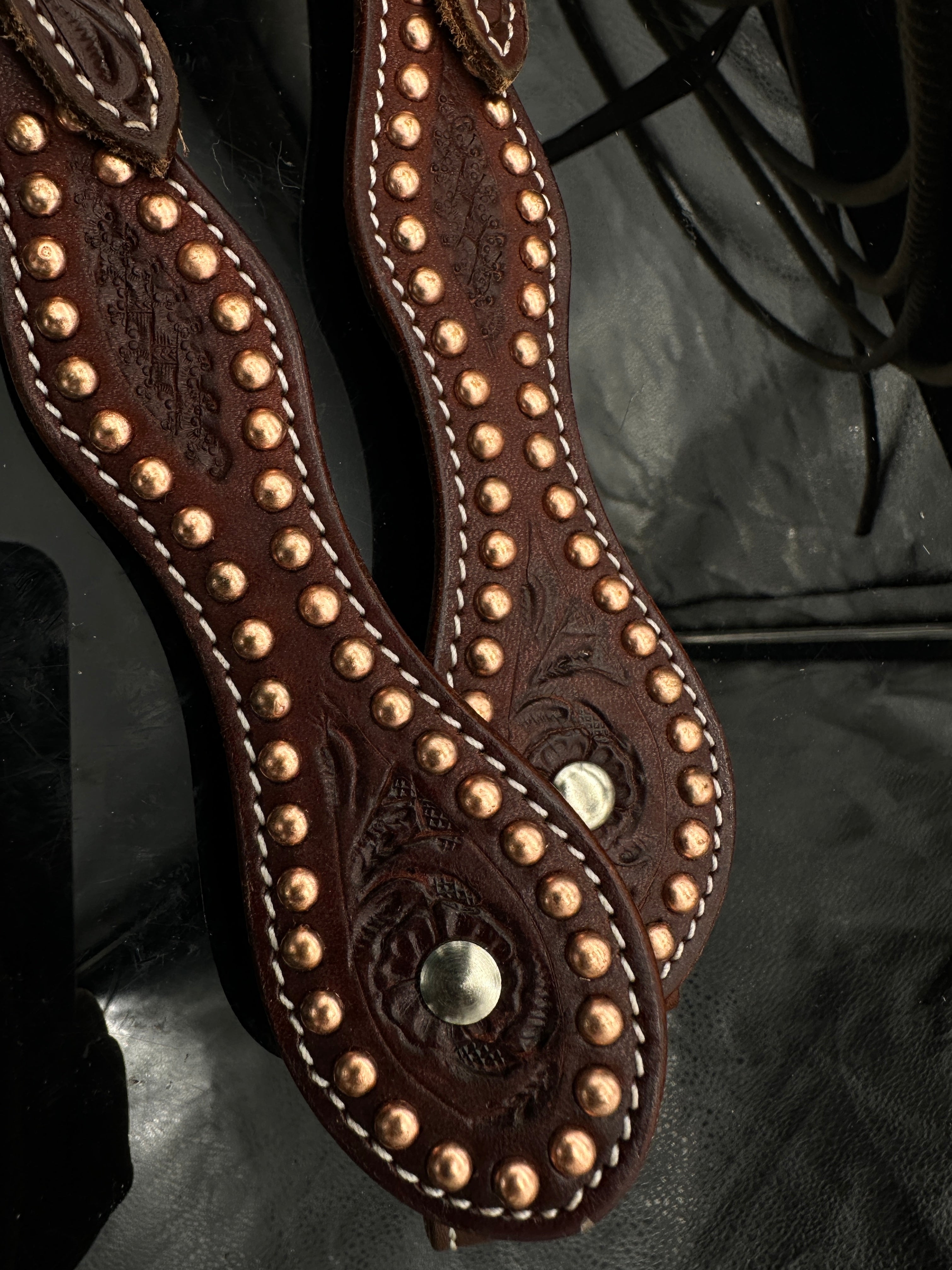 Basic | Dark Chestnut | Rose gold studs | Floral tooled western hoofdstel