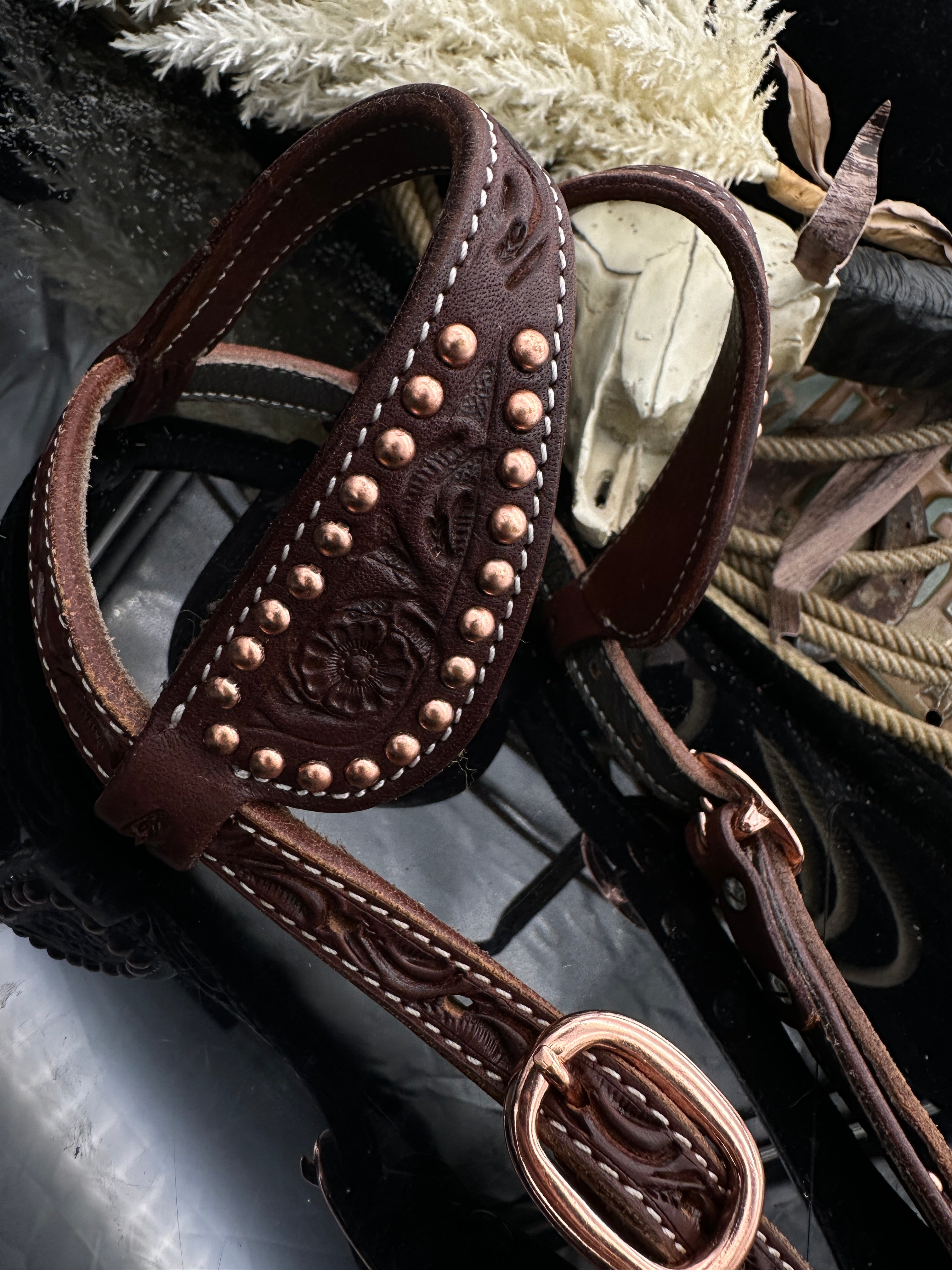 Basic | Dark Chestnut | Rose gold studs | Floral tooled western hoofdstel