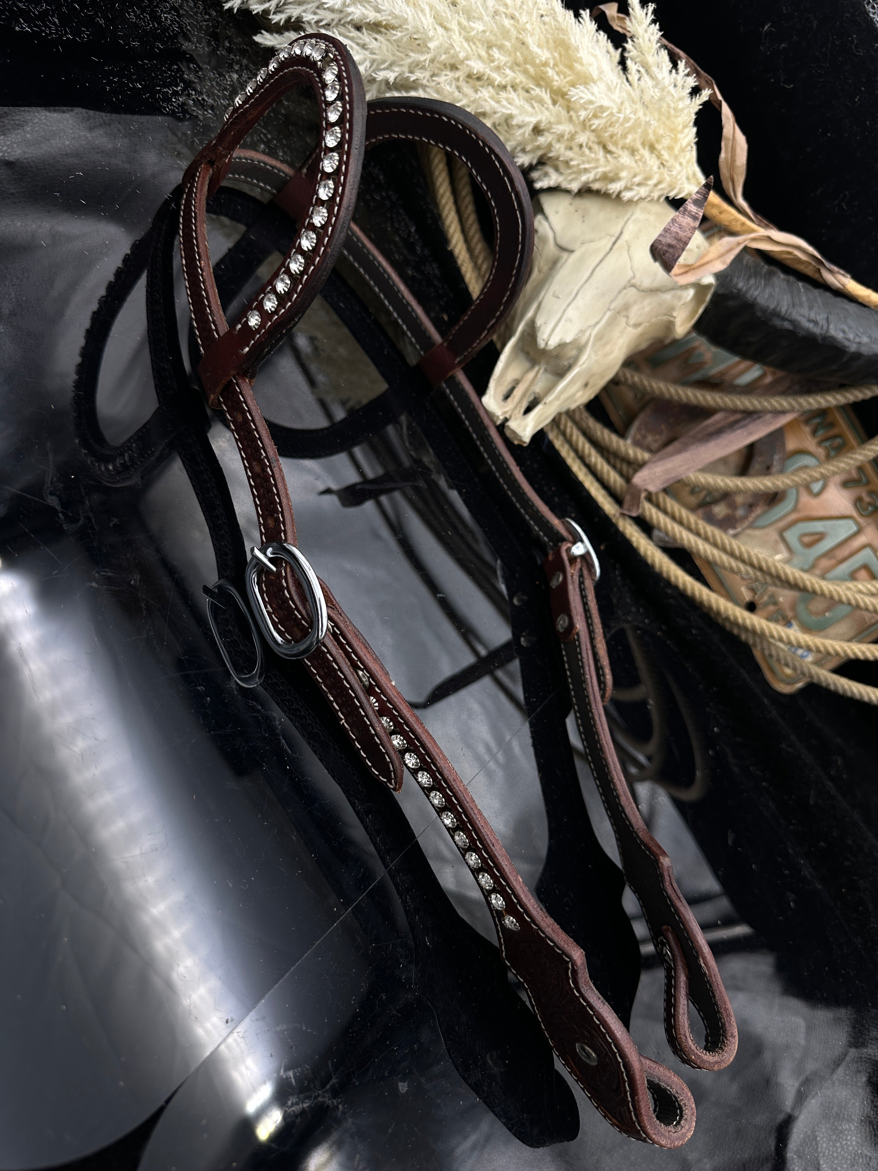 Basic | Dark Chestnut | Floral tooled Rhinestone western hoofdstel