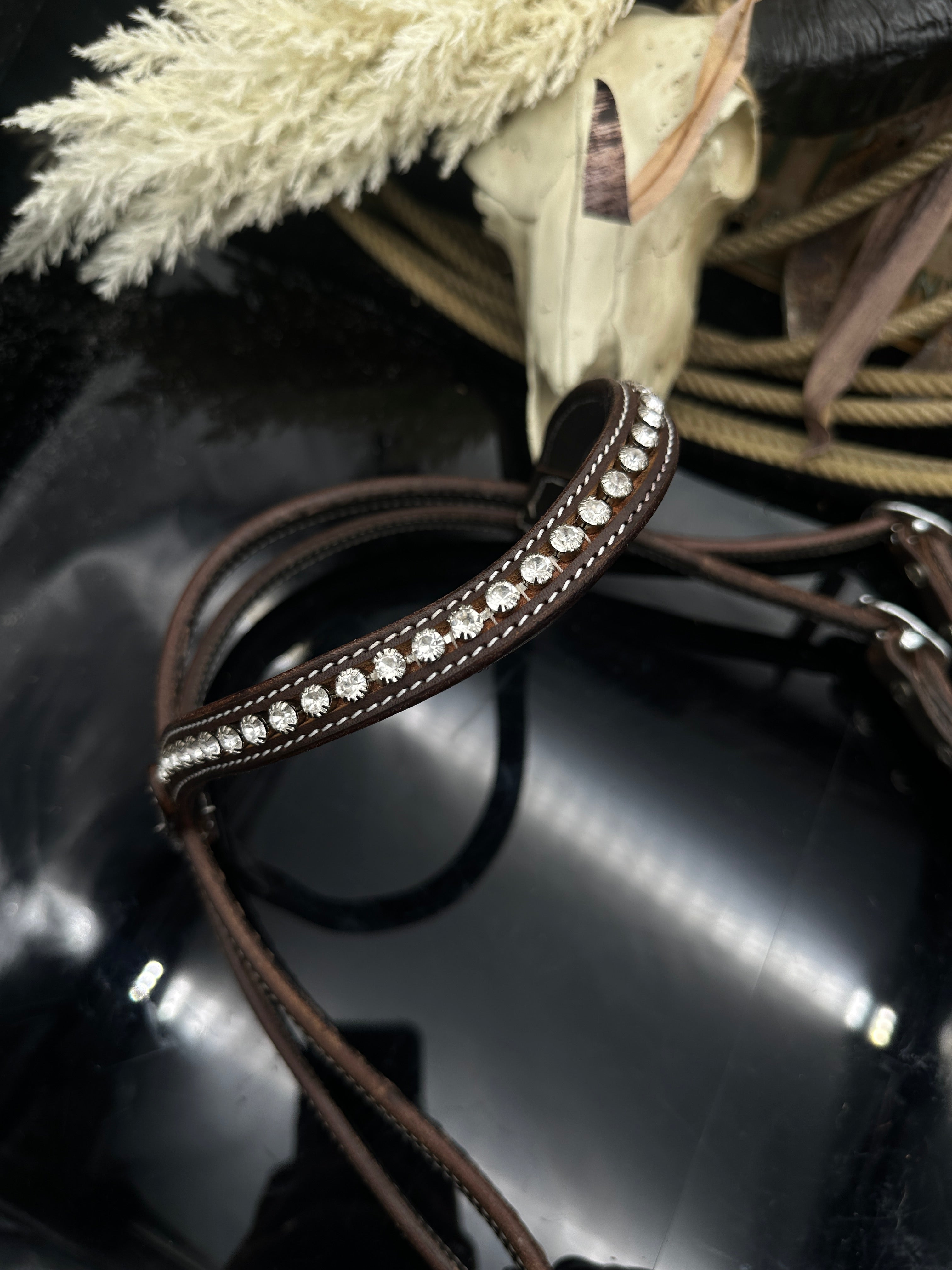 Basic | Dark chestnut | Frontriem en keelriem | Rhinestone western hoofdstel