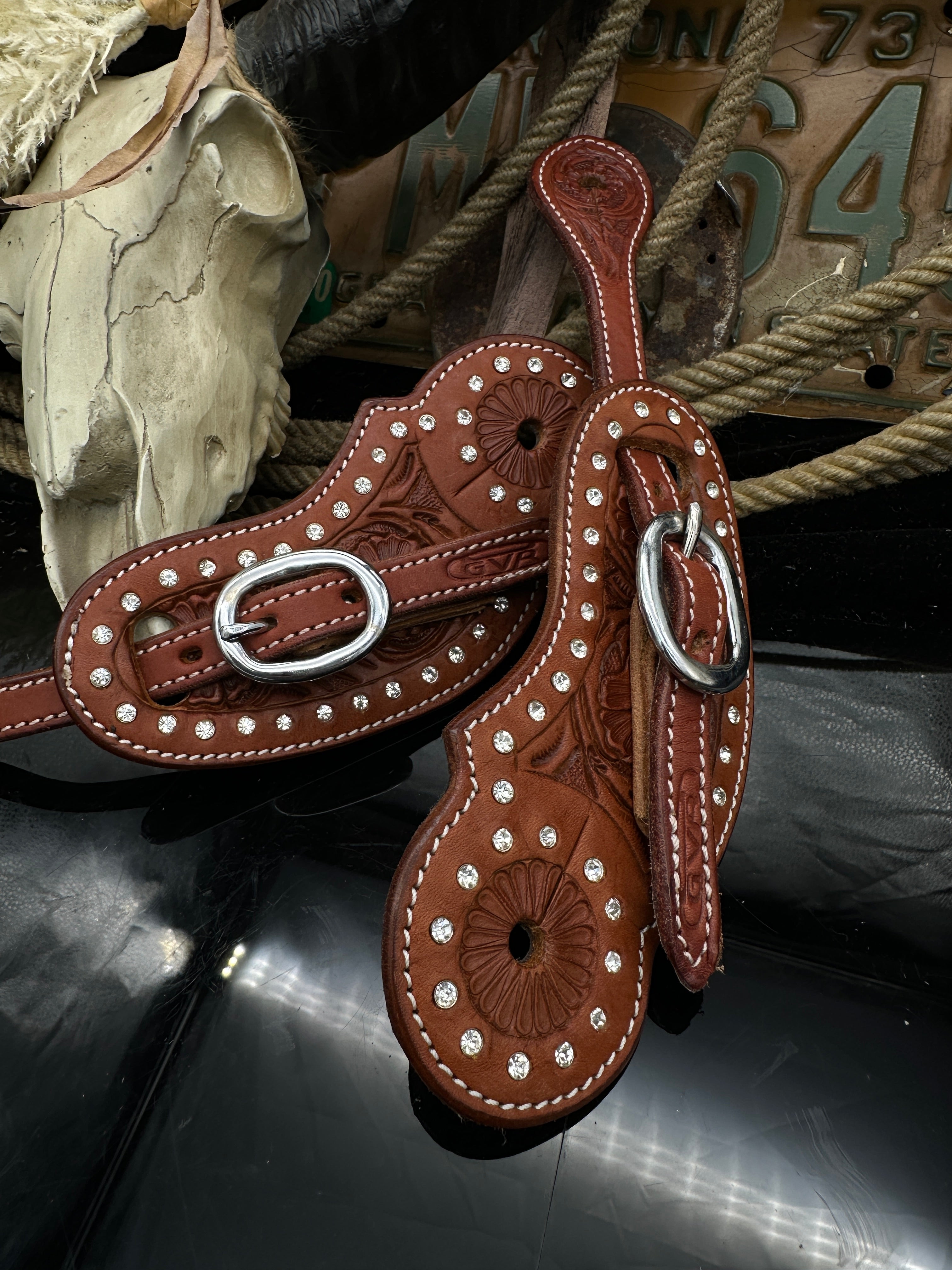 Basic | Chestnut | Floral tooled rhinestone western spurstraps