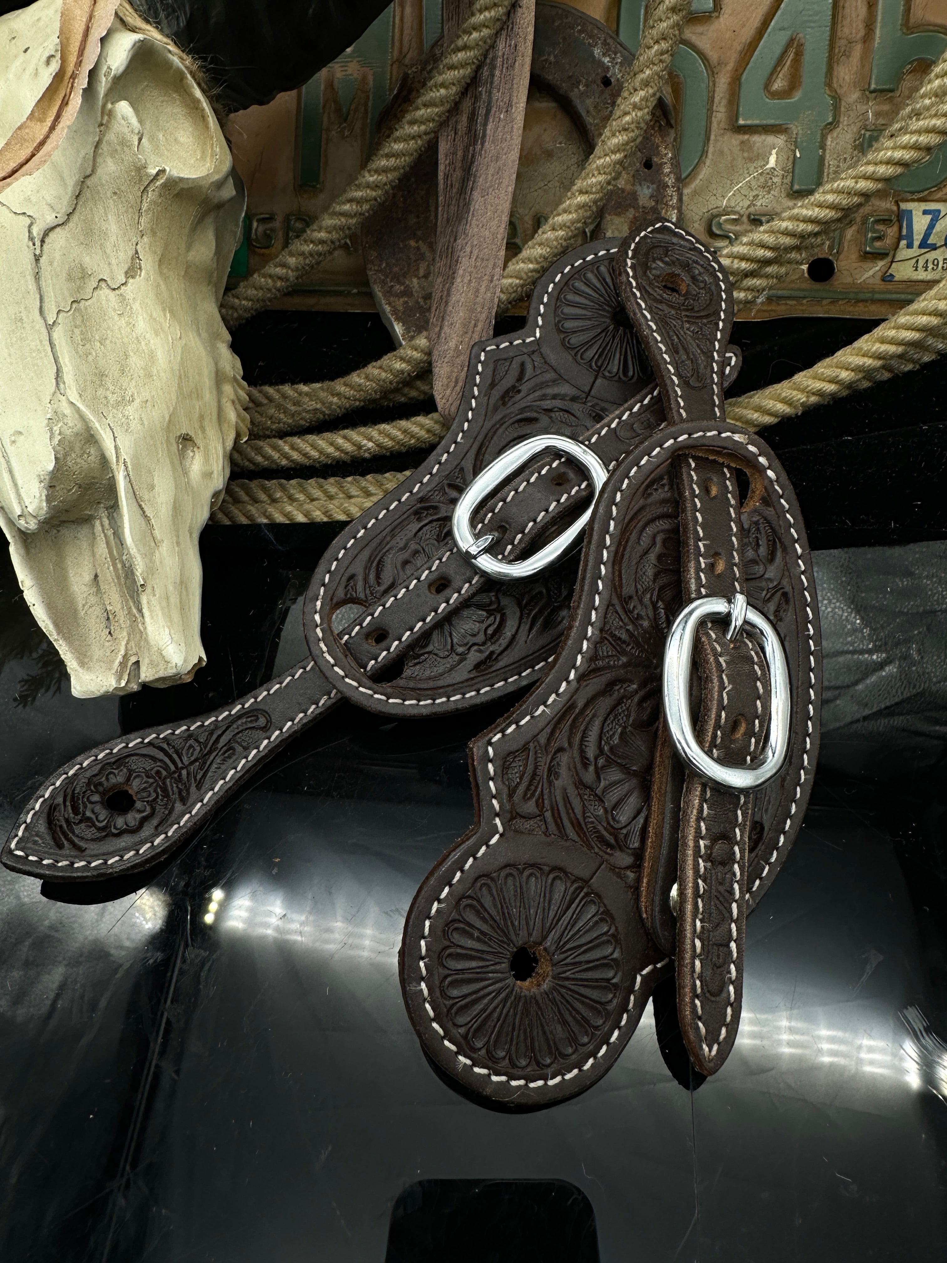 Basic | Dark brown | Floral tooled western spurstraps