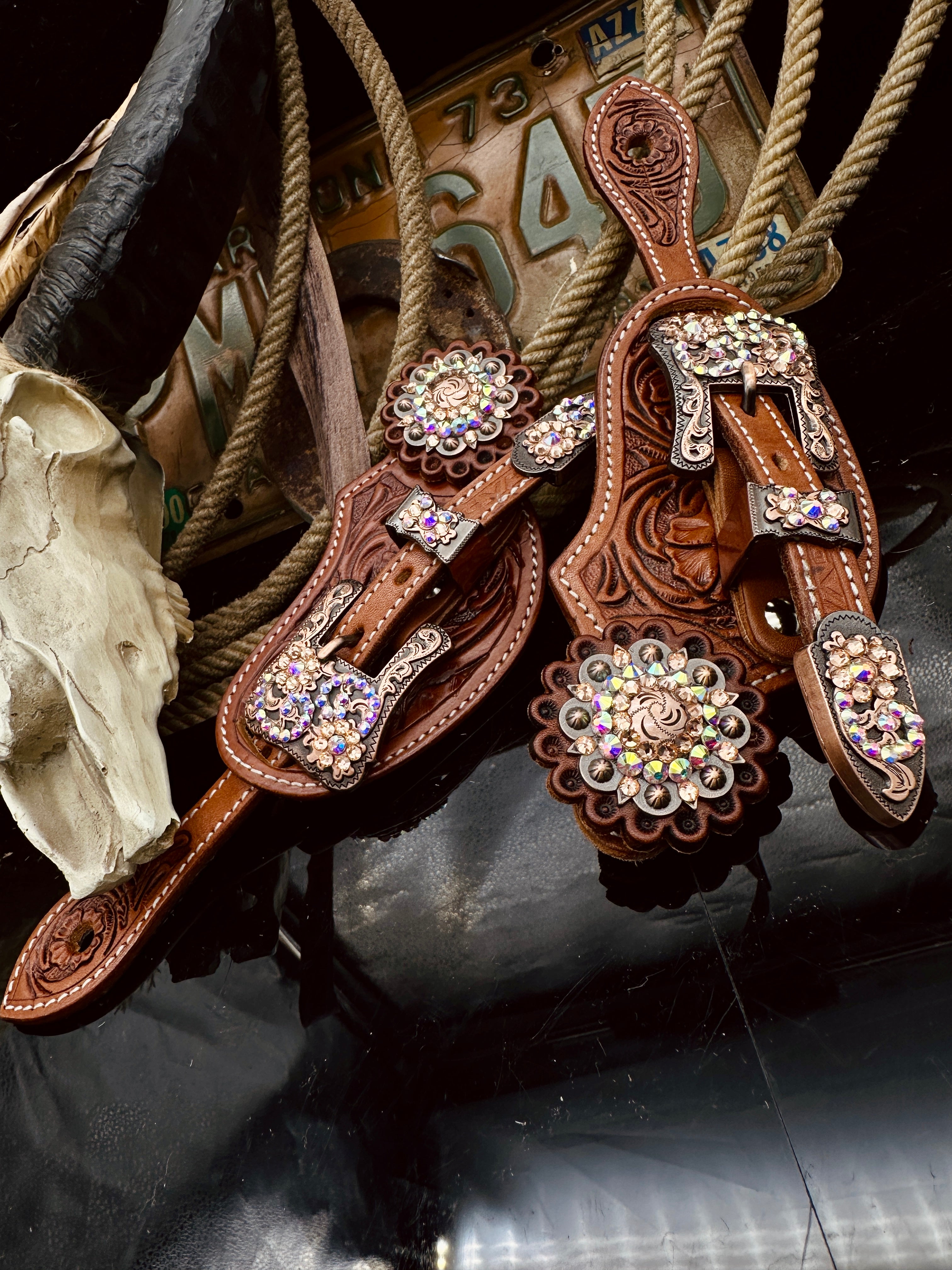Premium | Antique chestnut | Copper, peacht & AB western spurstraps