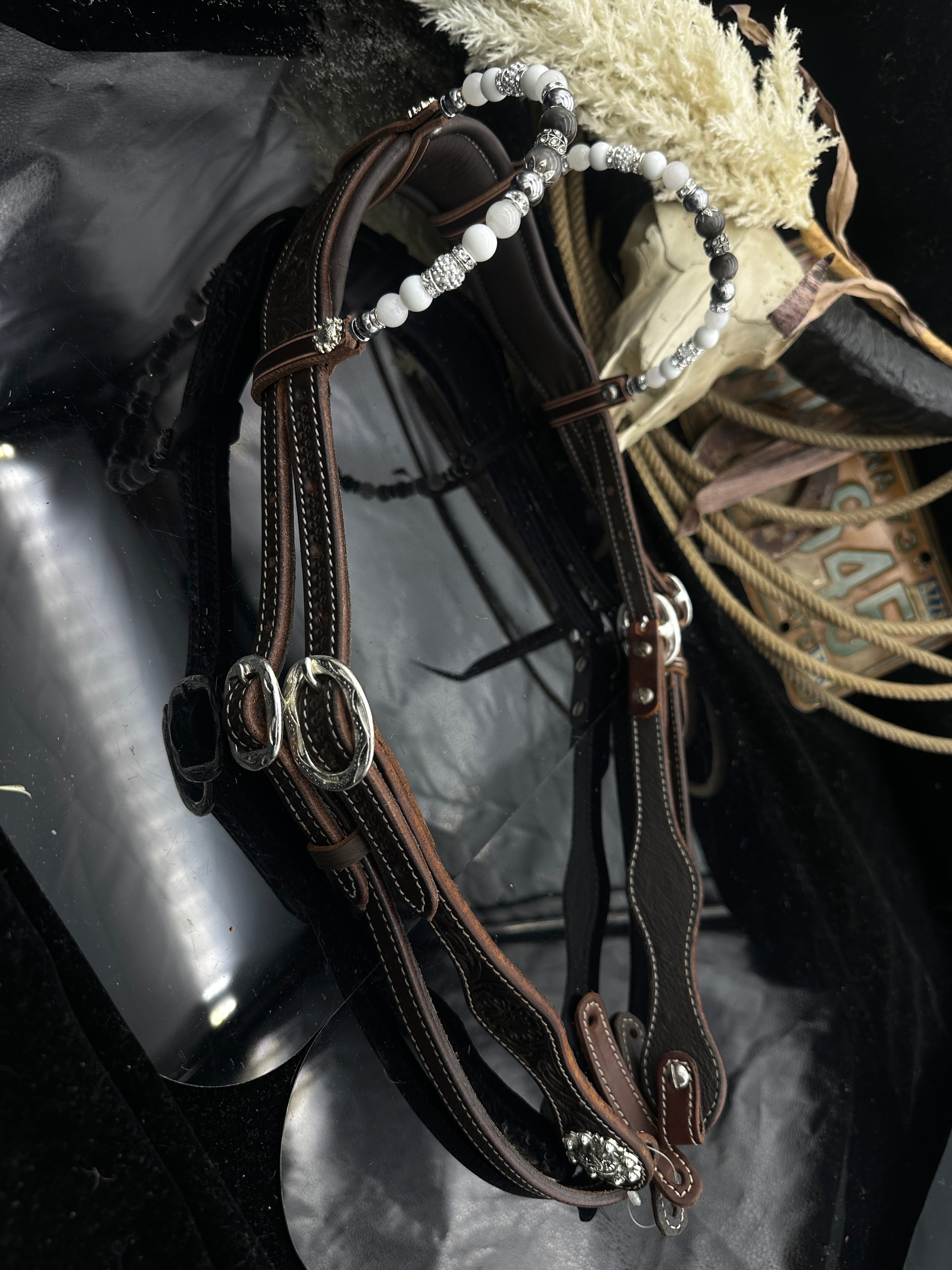 Premium |Floral Grey Elegance | western hoofdstel met anatomisch kopstuk