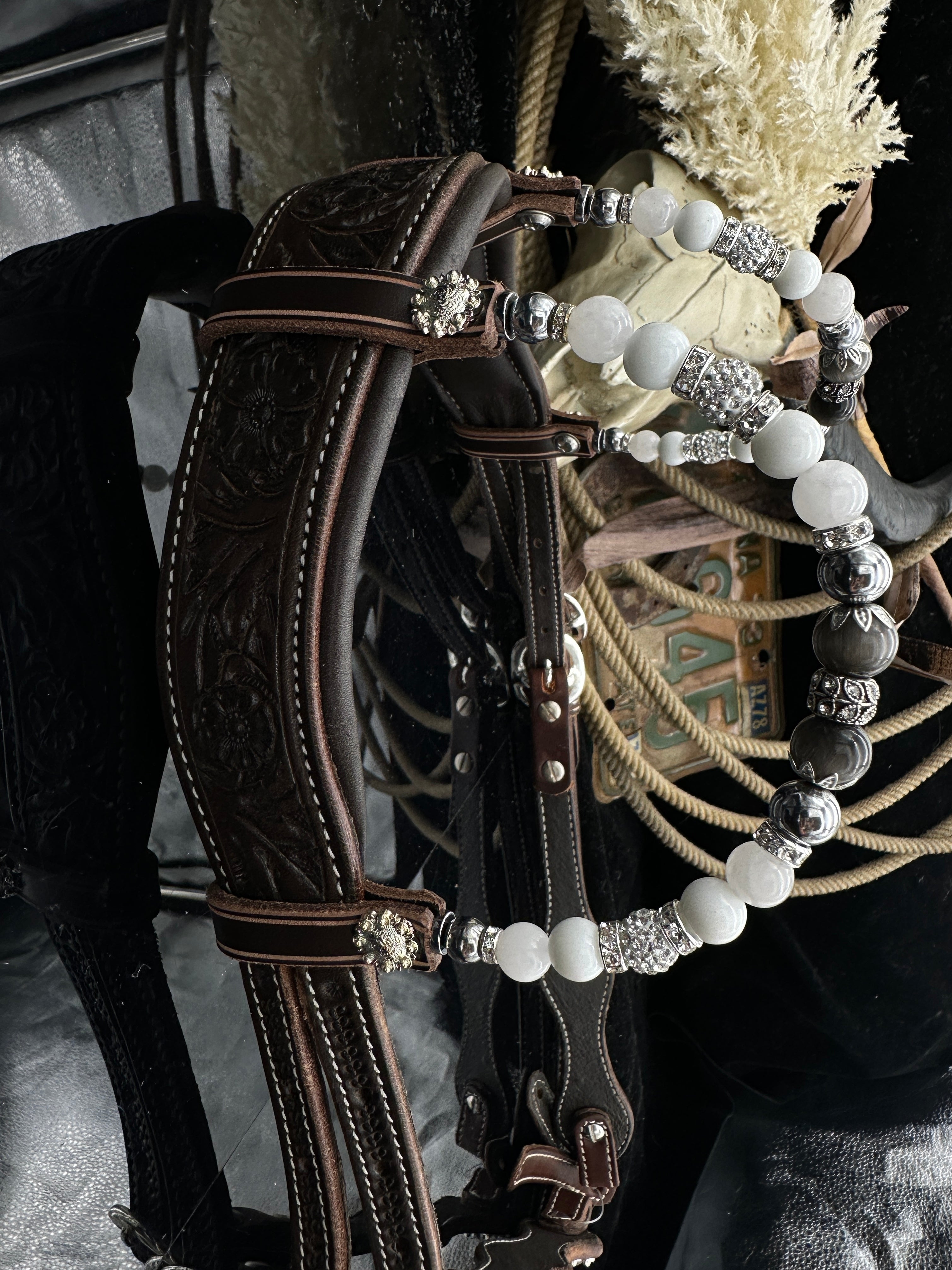 Premium |Floral Grey Elegance | western hoofdstel met anatomisch kopstuk