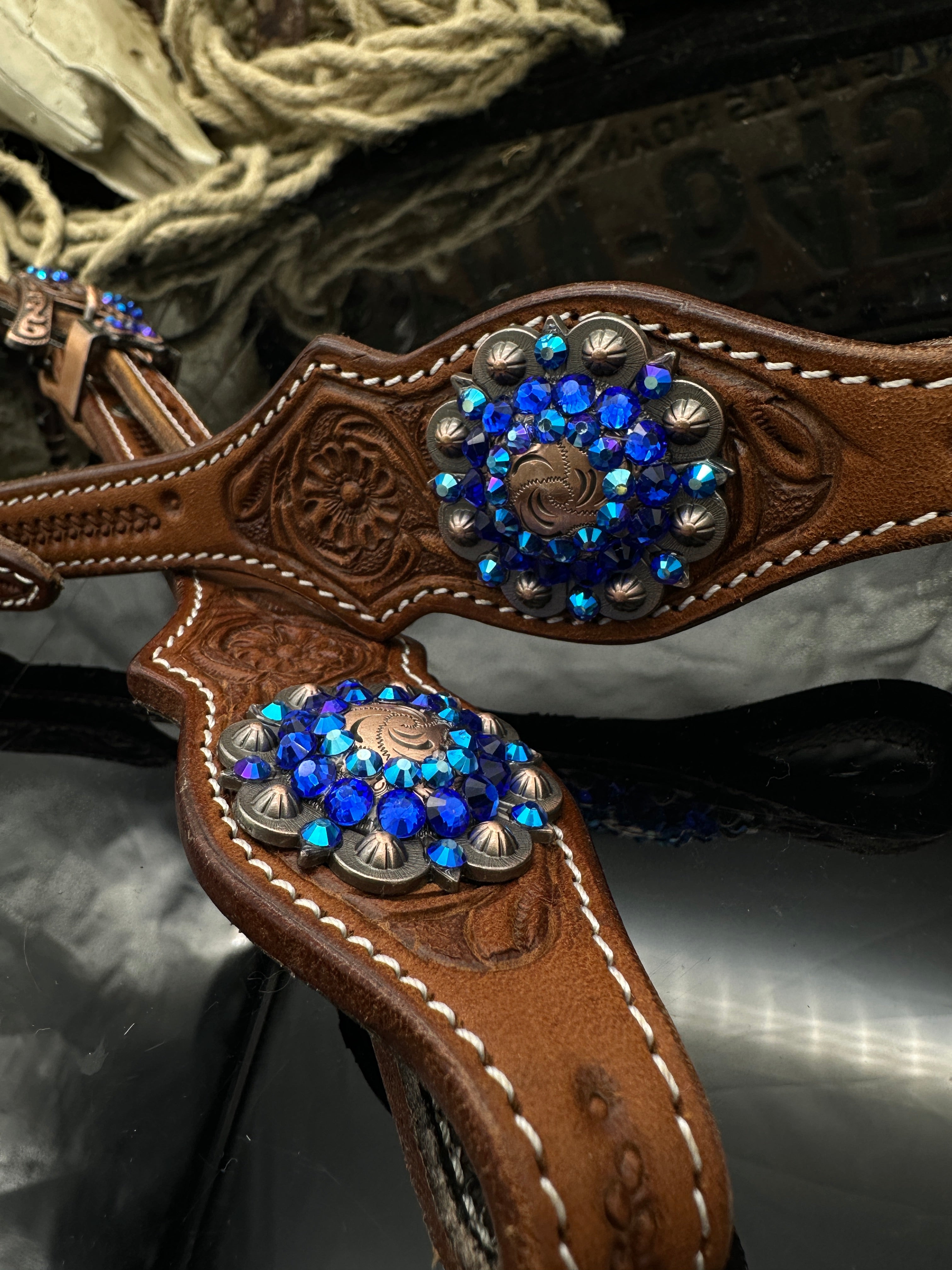 Premium | Chestnut flower tooled western hoofdstel  | Copper & Blue