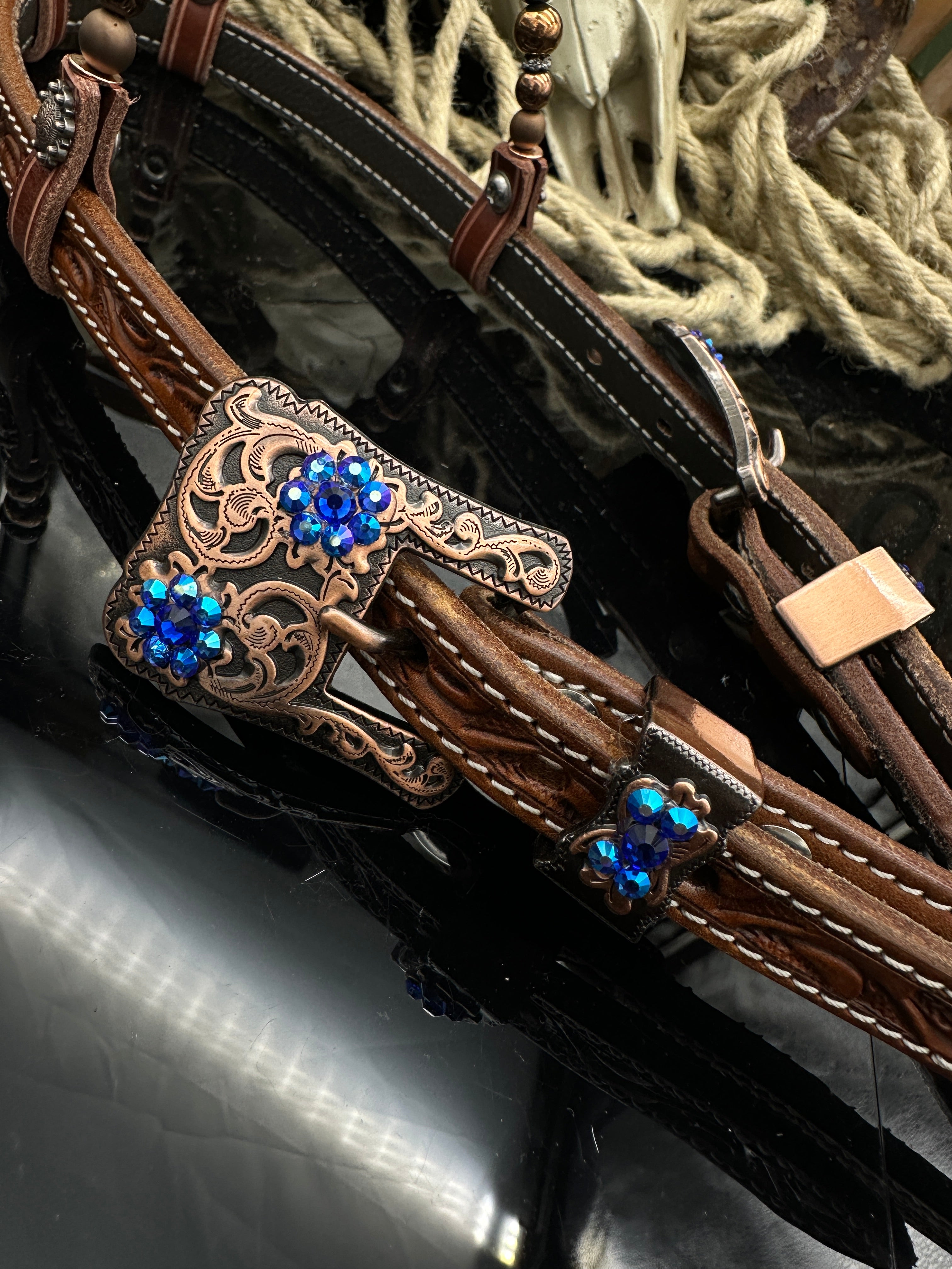 Premium | Chestnut flower tooled western hoofdstel  | Copper & Blue