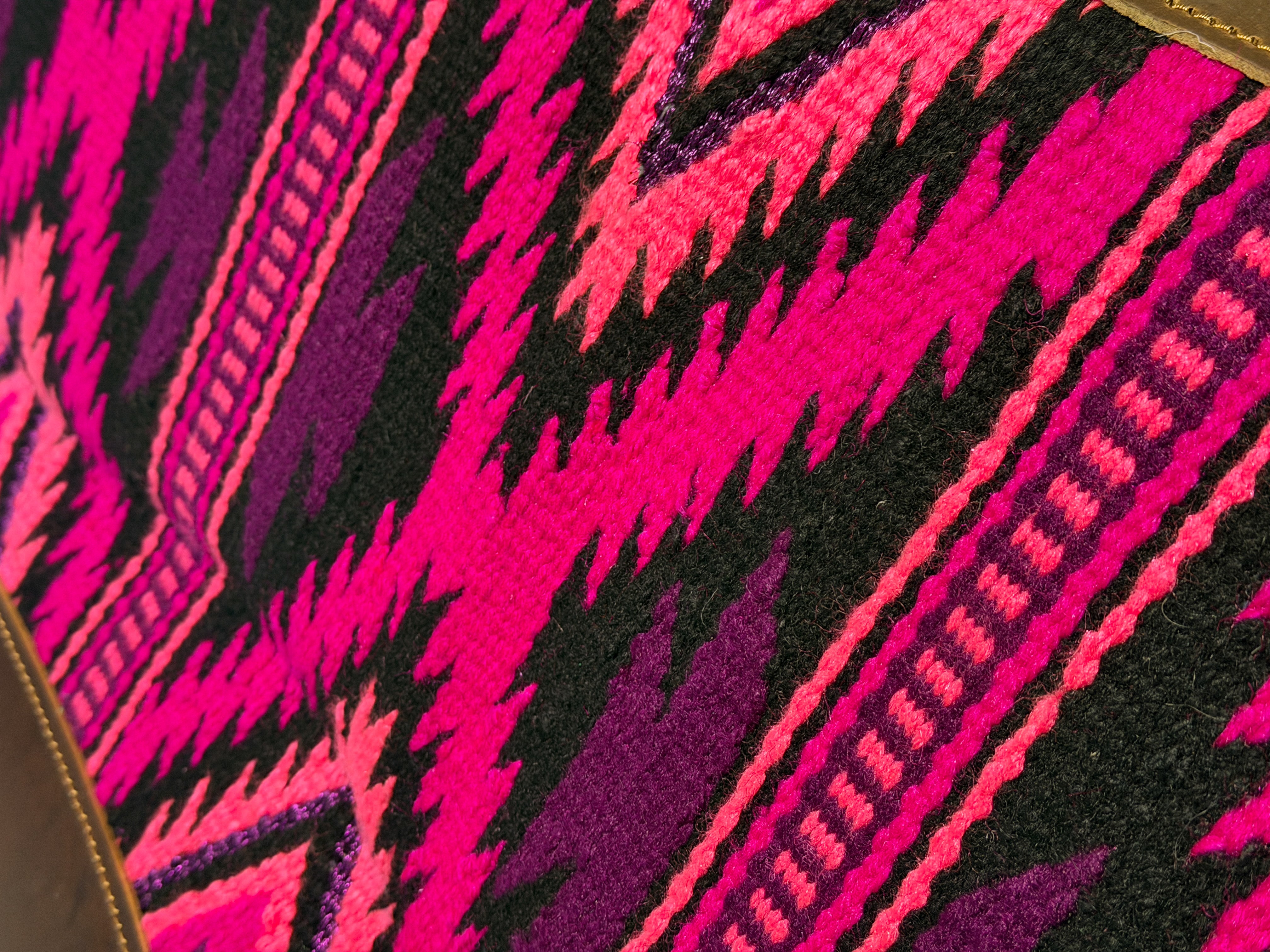 2in1 Ranch | contoured western pad | Neon Pulse